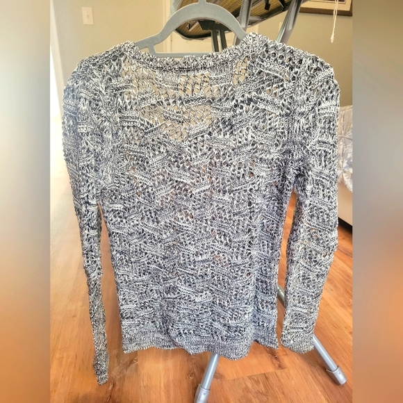 Black and white V-neck sweater - Picture 2 of 2